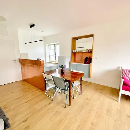 404 Δωμάτια σε οικογενειακή κατοικία *